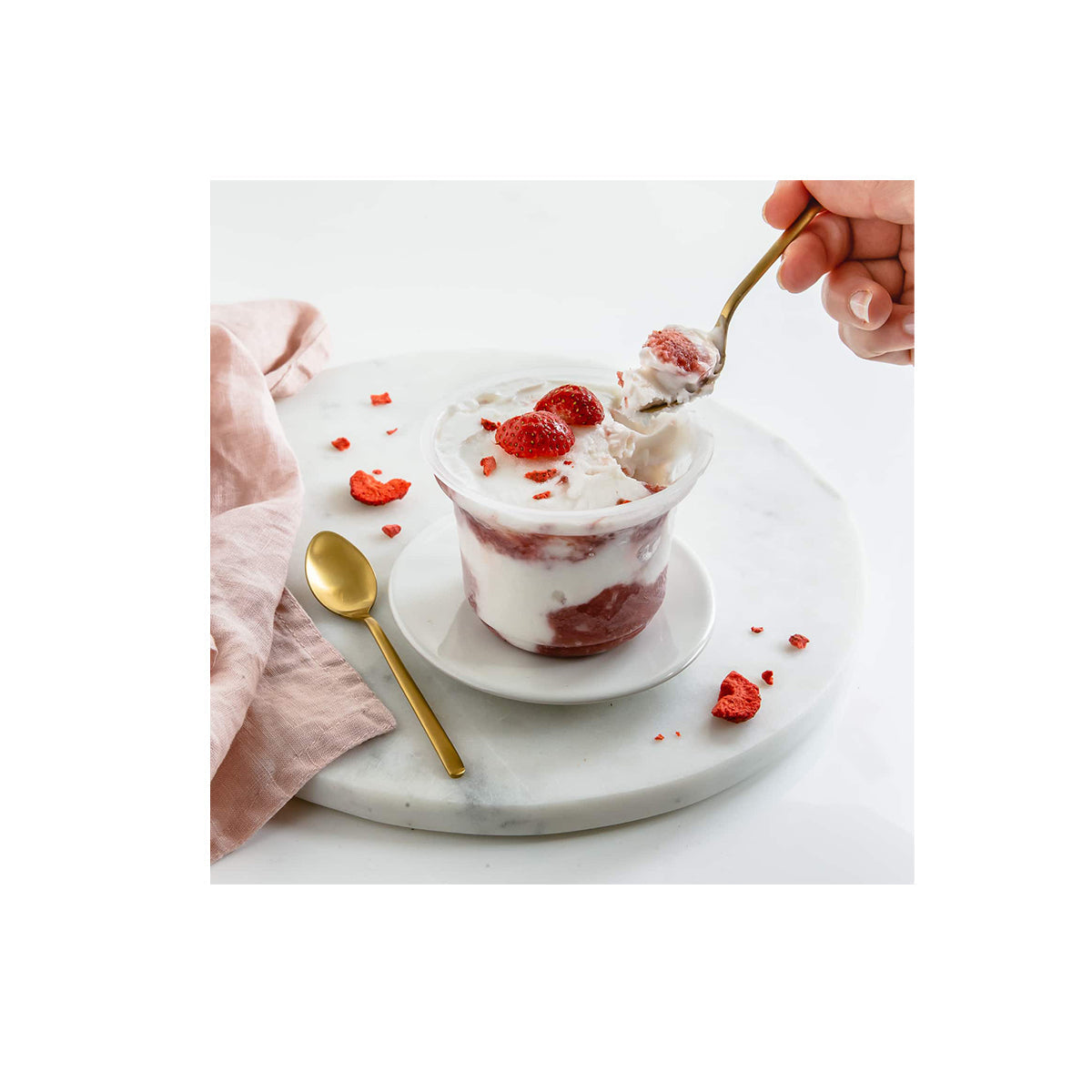 Kokuszgurt-eperontettel-Jegkremkehely-200g